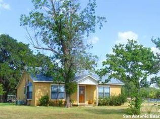 1335 Fm 3176, Devine, TX 78016