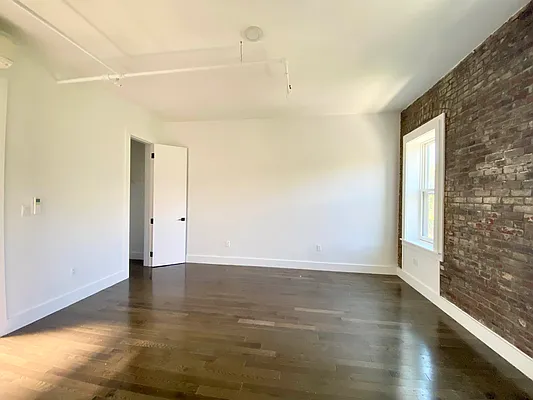 Rented by Bruma Realty LLC | media 4