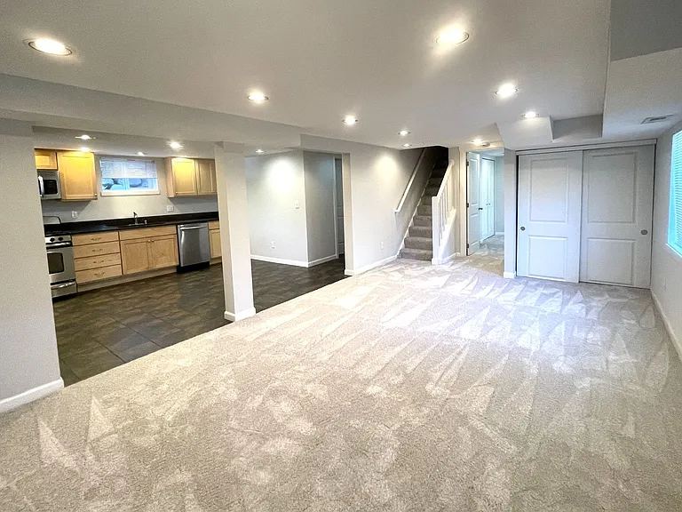 4725 35th Ave SW — Photo 2