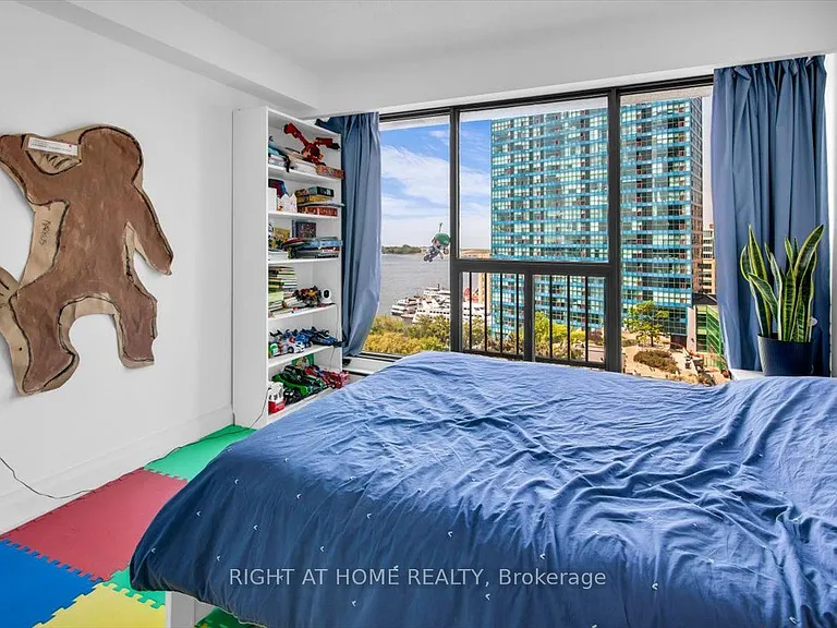 65 Harbour Sq #1304 — Photo 22