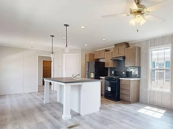 1 Ems B37 Ln #53, Warsaw, IN 46582