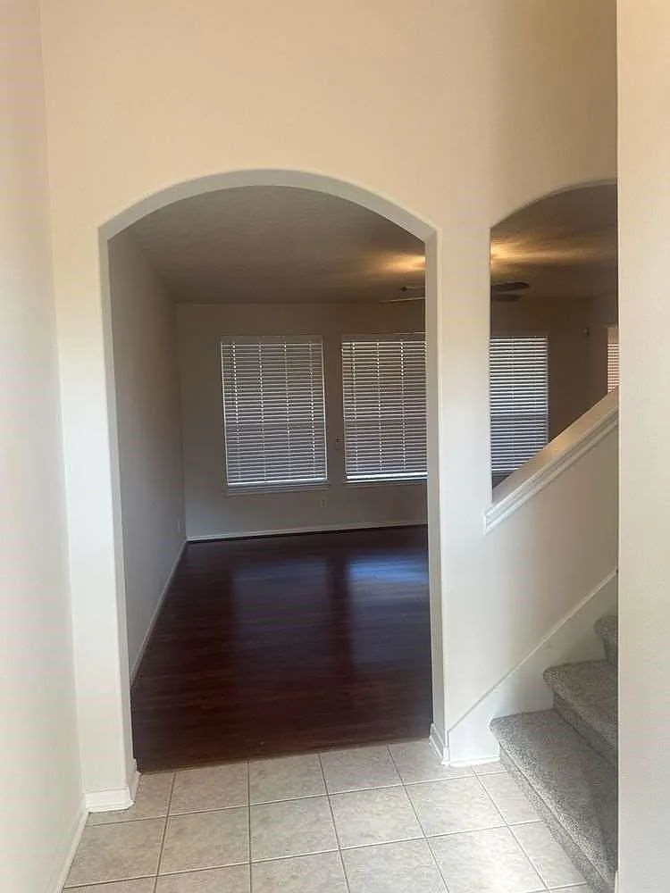 3 bed, 2.5 bath, 1708 sqft, $1,950 — Photo 3