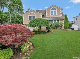 73 Central Park Rd, Plainview, NY 11803