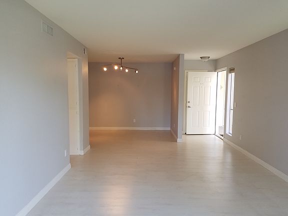 3rd image of 2866 Loveland Dr Unit 2025