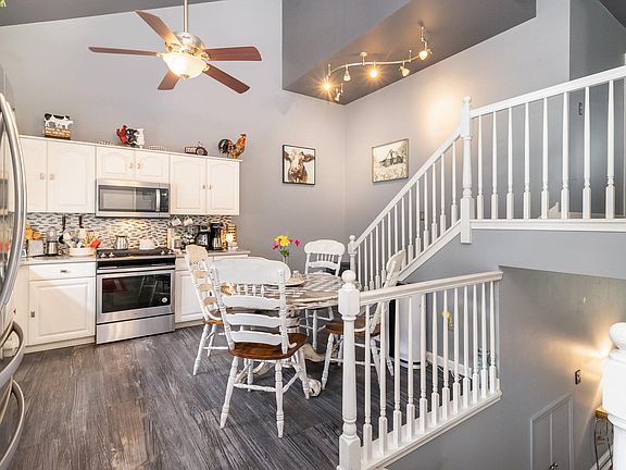 3rd image of 1084 Laura Ct