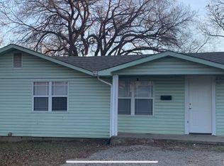 921 E 2nd St, Cushing, OK 74023