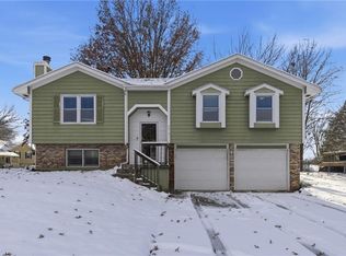 2215 NE Chipman Rd, Lees Summit, MO 64086