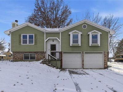 2215 NE Chipman Rd, Lees Summit, MO, 64086