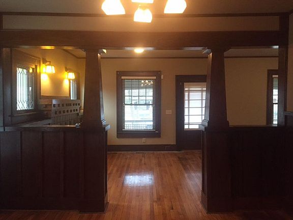 3rd image of 302 Holston W
