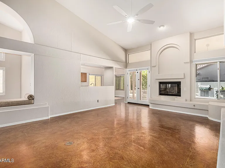 4704 E Hearn Rd — Photo 12
