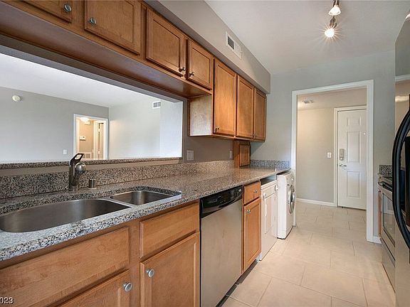 4th image of 698 Oakmont Ave Unit 1304