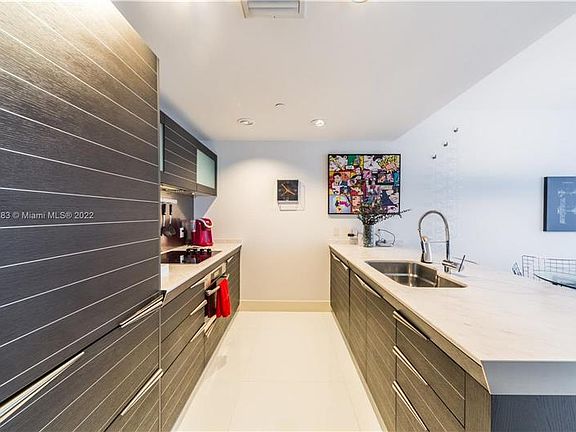 5th image of 200 S Biscayne Boulevard Way #3410