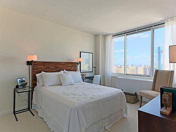5th image of 160 W 62nd St APT 48D