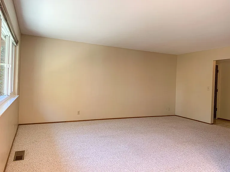 416 Pinehurst Ave — Photo 5