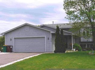 2309 Schoolmaster Dr, Chaska, MN 55318