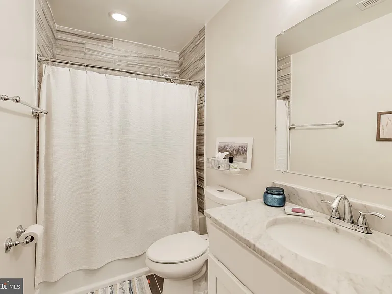 426 18th St NE #2 — Photo 14