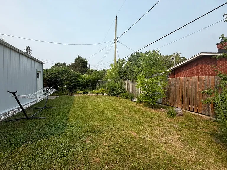 935 Thorndale Dr — Photo 12