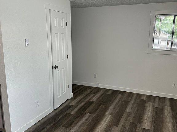 3rd image of 826 W Mansfield Ave #826