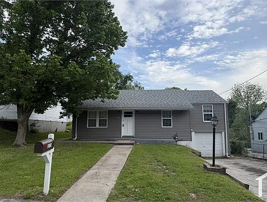 452 Bluff Dr — Photo 1