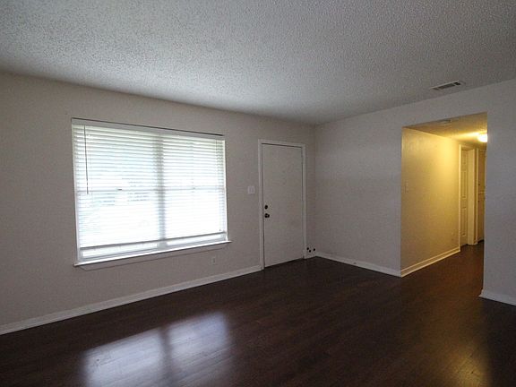 2nd image of 917 Cranbrook Ave