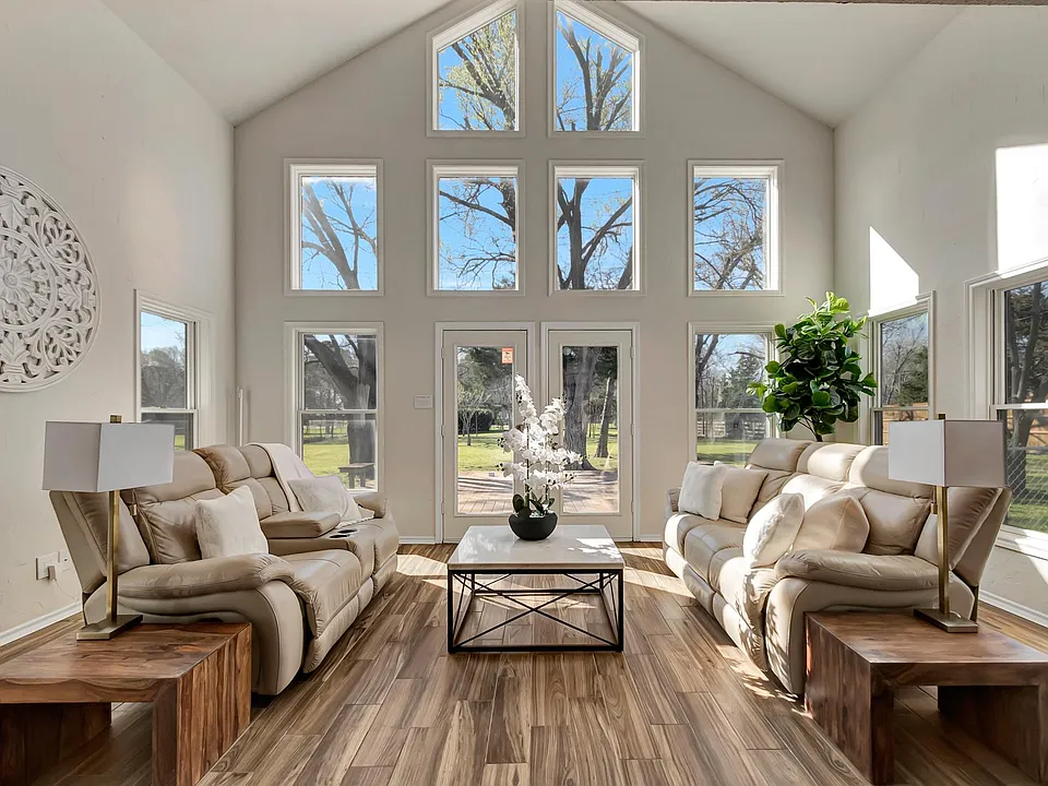 1231 Emerald Cir