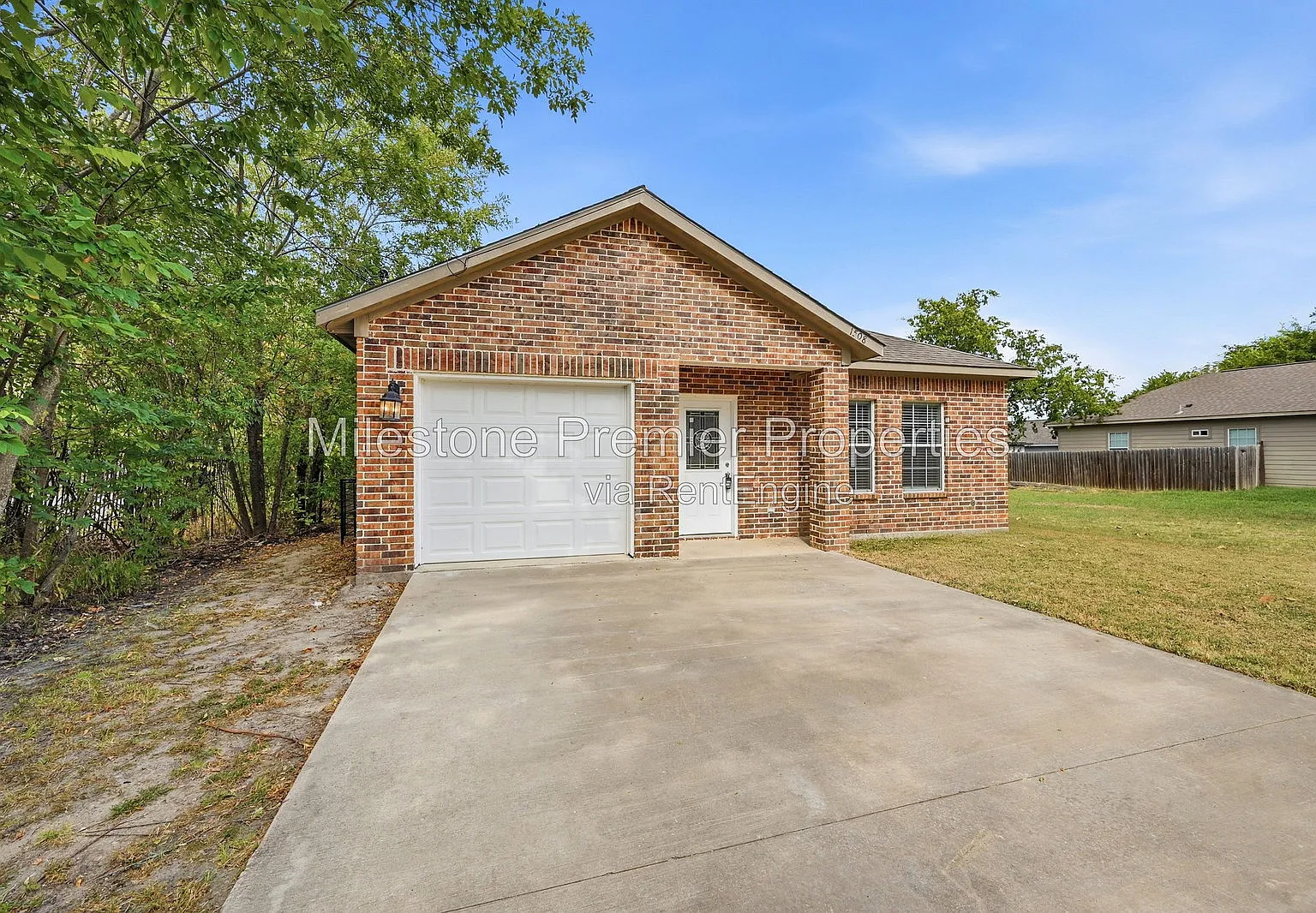3 bed, 2.0 bath, 1373 sqft, $1,495 — Photo 3