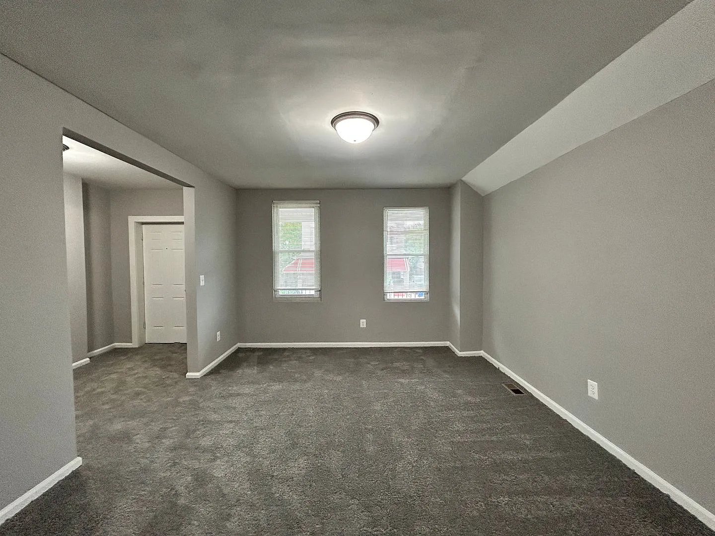Baltimore - 3 Bedrooms, 1 Bathrooms Available! — Photo 2