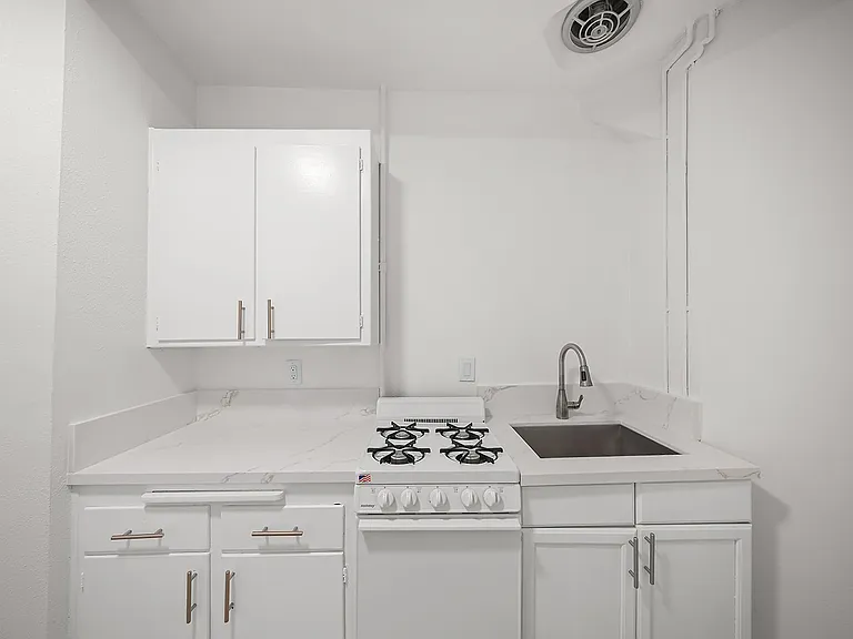 540 N Garfield Ave #B — Photo 8