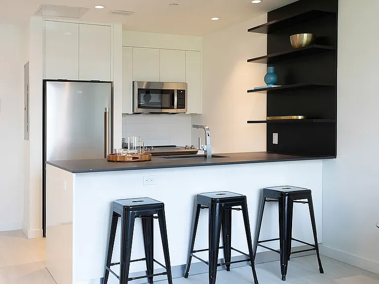 22 Chapel St #12H — Photo 1