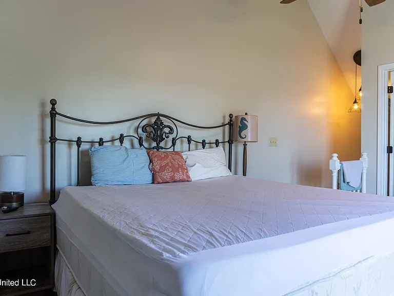 1102 Stanfield Point Rd #B — Photo 16