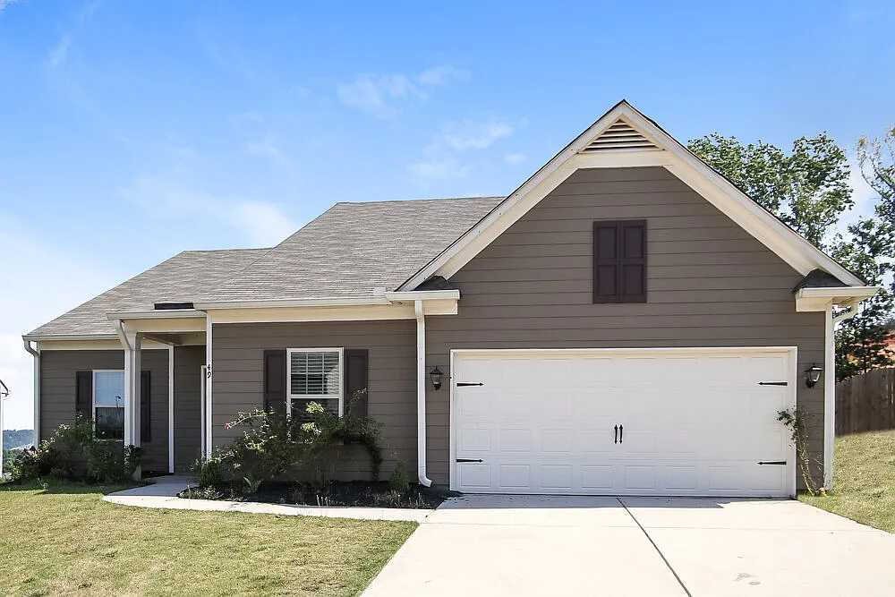 3 bed, 2.0 bath, 2102 sqft, $2,075 — Photo 1