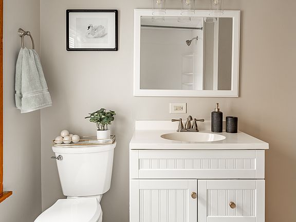 Bathroom (rented unfurnished)