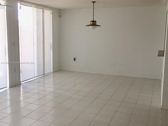 4th image of 10228 NW 52nd Ter Unit 1