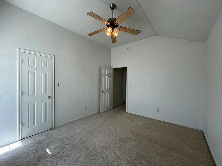 4205 Capri Dr — Photo 9