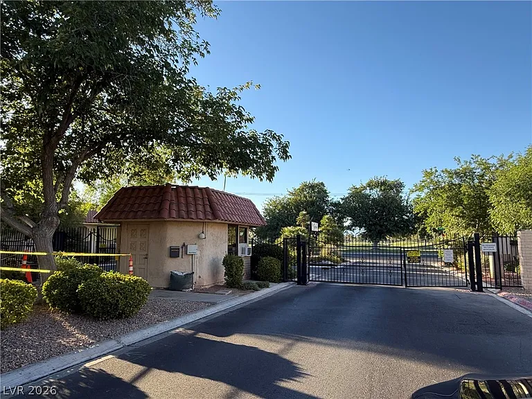 720 Sea Pines Ln — Photo 39