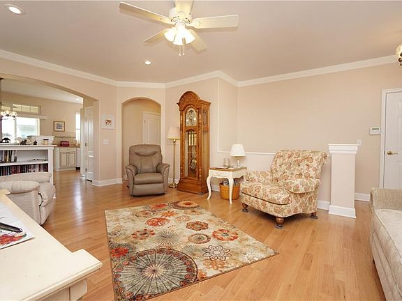 5th image of 425 Autumnwind Dr