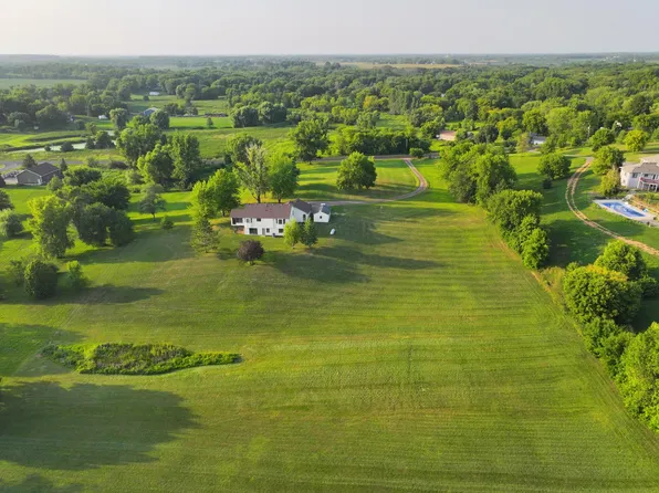 5015 Pioneer Trl, Loretto, MN 55357