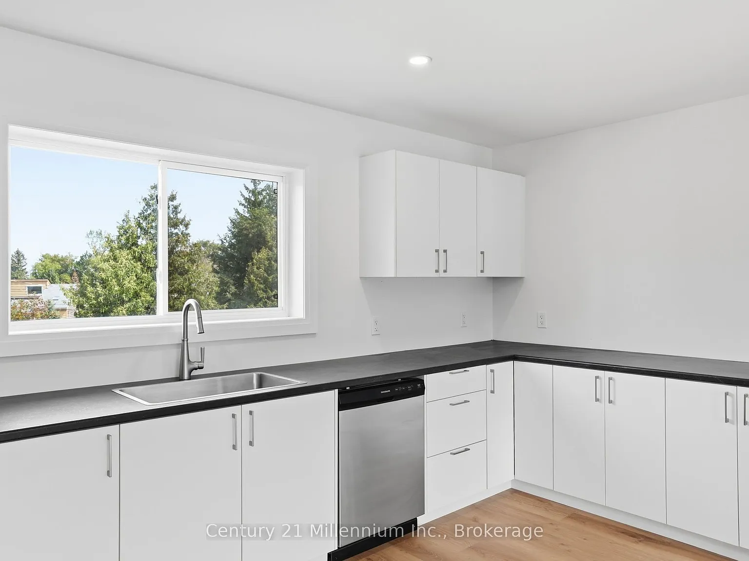 2 bed, $2,350 — Photo 4