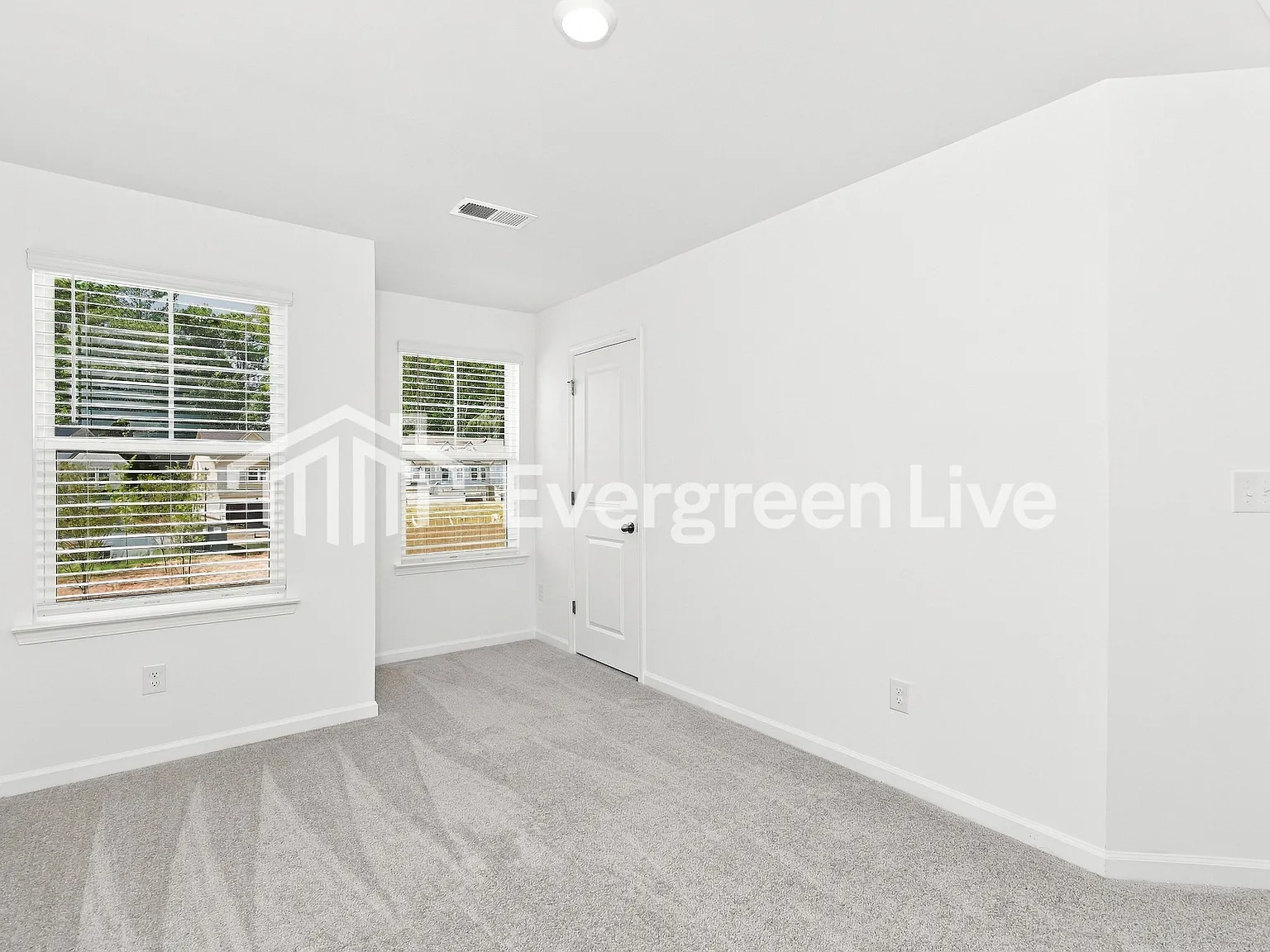 3 bed, 2.5 bath, 1810 sqft, $2,135 — Photo 3
