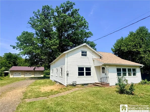 11577 Center Rd, Dunkirk, NY 14048