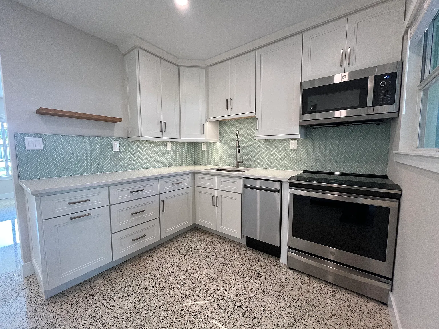 5919 Hollywood Blvd — Photo 2