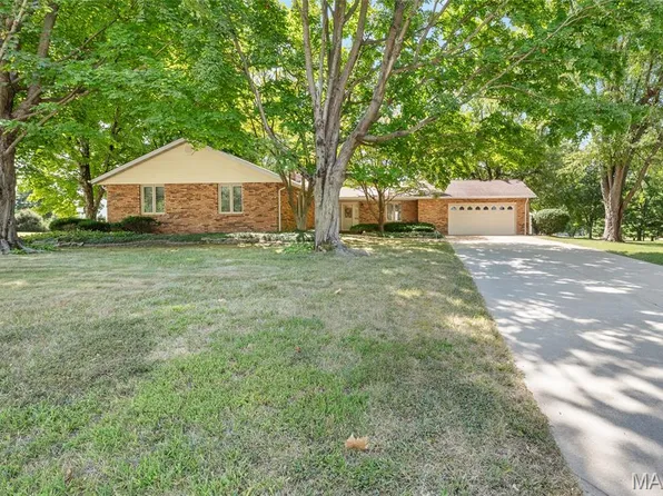 906 Glen Crossing Rd, Glen Carbon, IL 62034