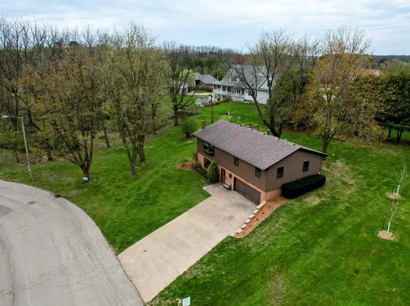 1255 Sunset Drive, Platteville, WI 53818
