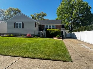 185 Audley Court, Copiague, NY 11726