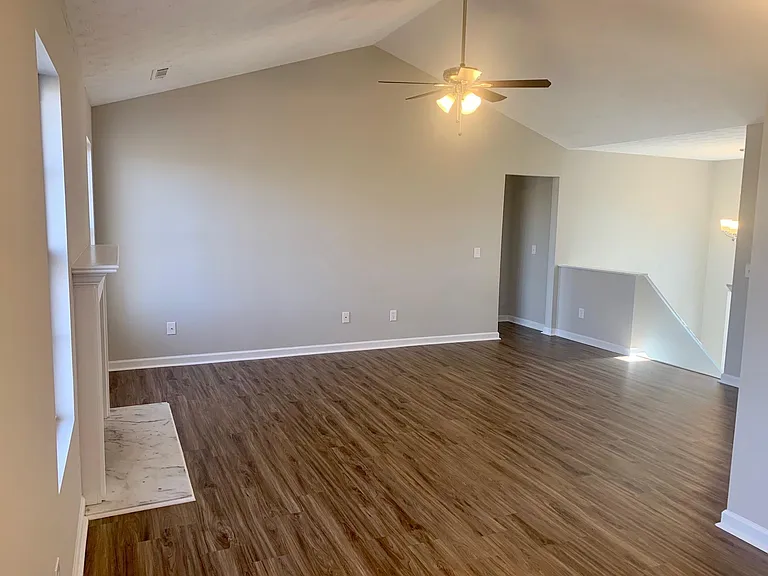 Living Room/Den