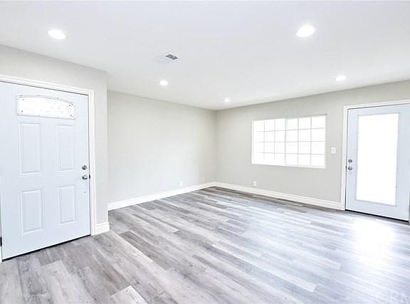3rd image of 2433 Lovejoy St