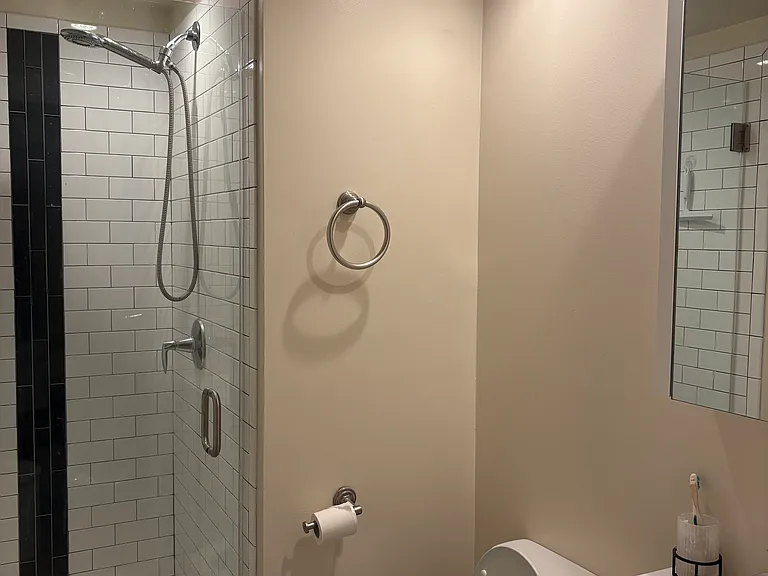 2122 Locust St #3B — Photo 4