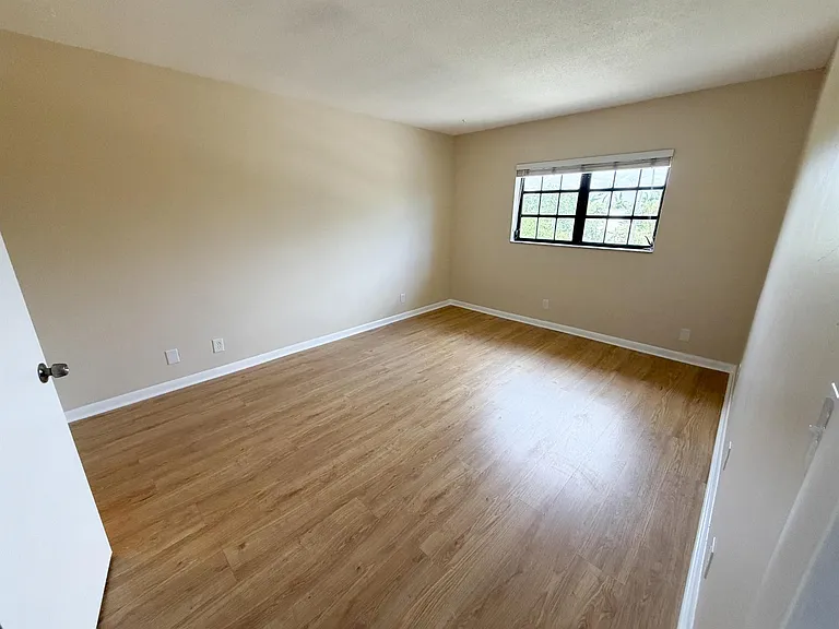 917 NE 16th Ave #16 — Photo 10