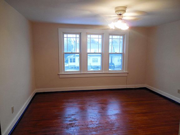 3rd image of 80 Redwood Ave