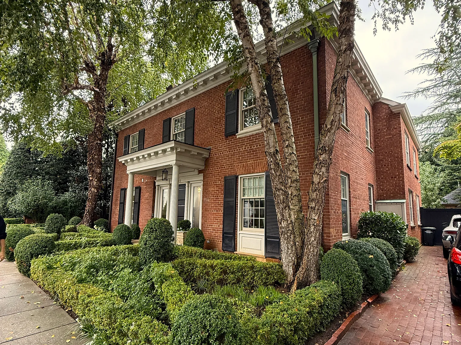 4 bed, 4.5 bath, 3600 sqft, $18,000 — Photo 4
